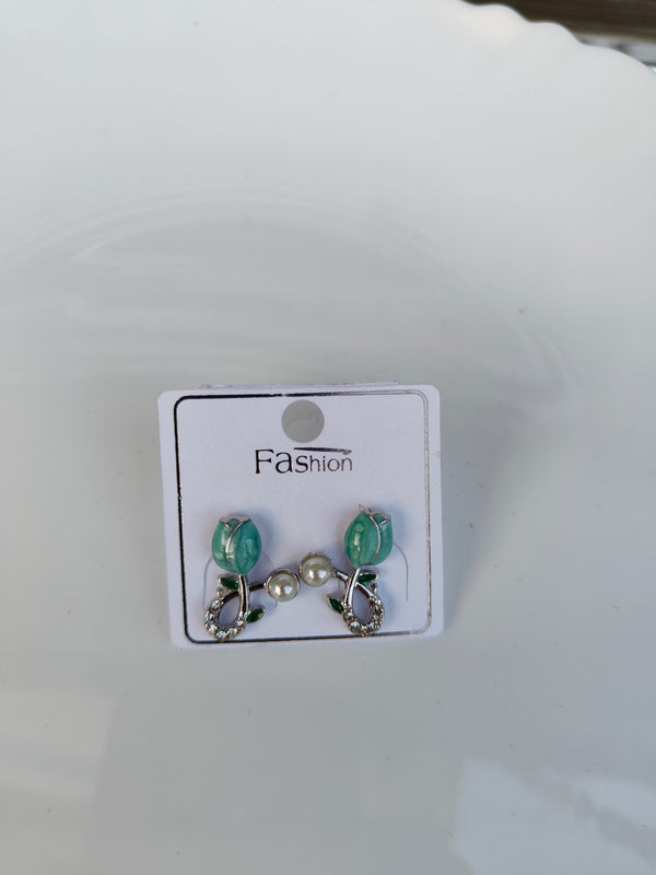 COMBO OF 25 PIECES HEART GIFT HAMPER - 10 EARINGS , 1 NECKLECE , 1 BRACELET , 4 SCRUNCHIES , 7 HAIR CLAW - 1CHOCOLATE- 1 KEYCHAIN